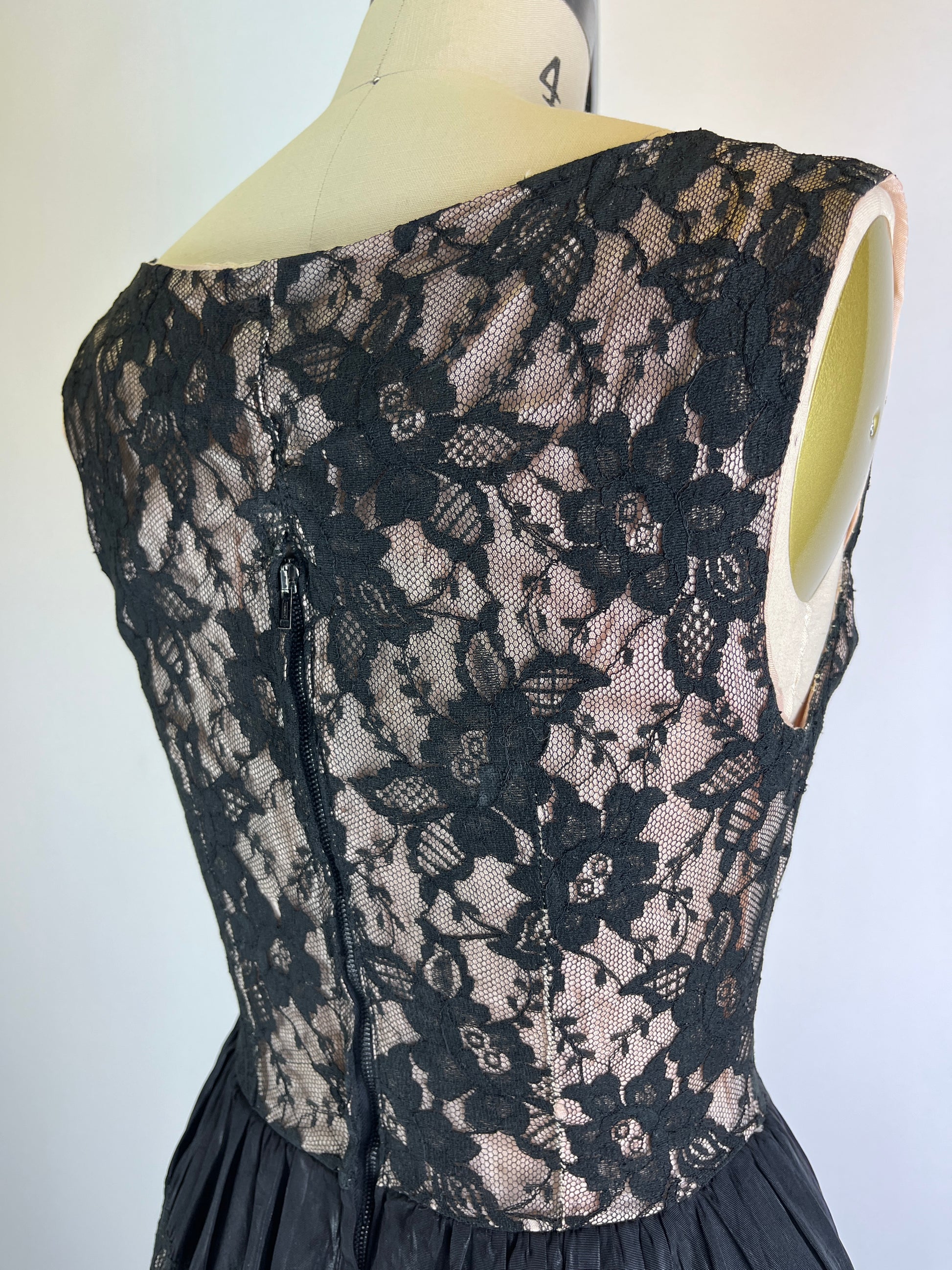 Lace 1950s Dress foundationvintage.com Lace 1950s Dress foundationvintage.com